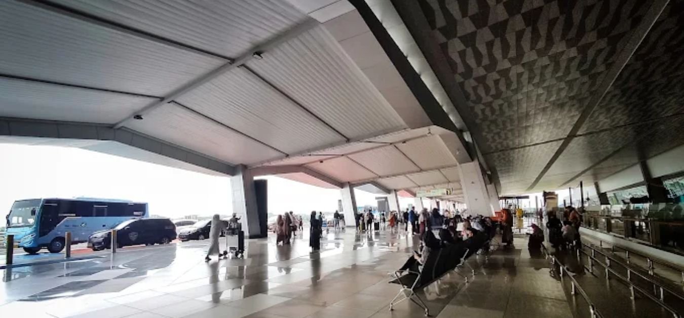 Emirates Airlines CGK Terminal – Soekarno-Hatta Airport